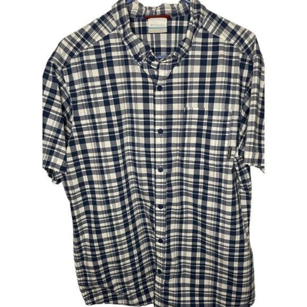 Columbia Men's L Short Sleeve Button Up Shirt Blue White Plaid Pocket